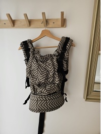 location_porte_bebe_gris_littlefrog_dubonheurinfini