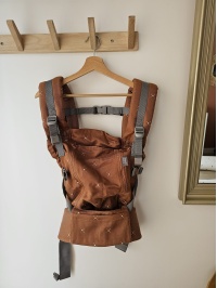 location_porte_bebe_marron_loveandcarry_dubonheurinfini